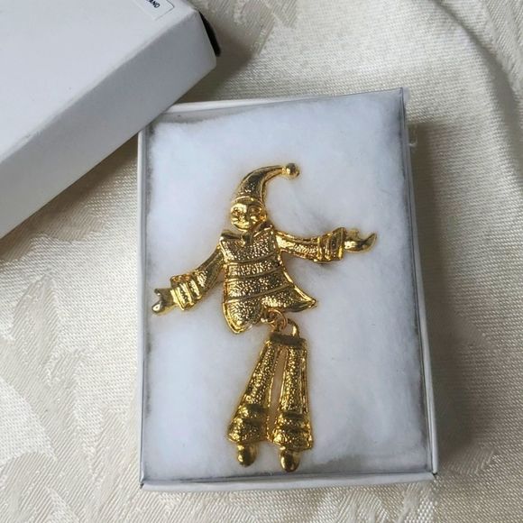 None Jewelry - VINTAGE BROOCH